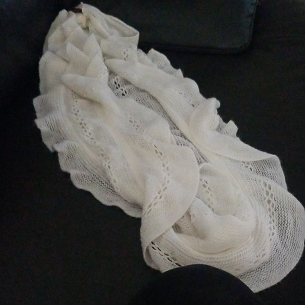 White knitted scarf
